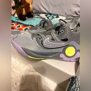 KD basketball shoes size 6 in women’s
